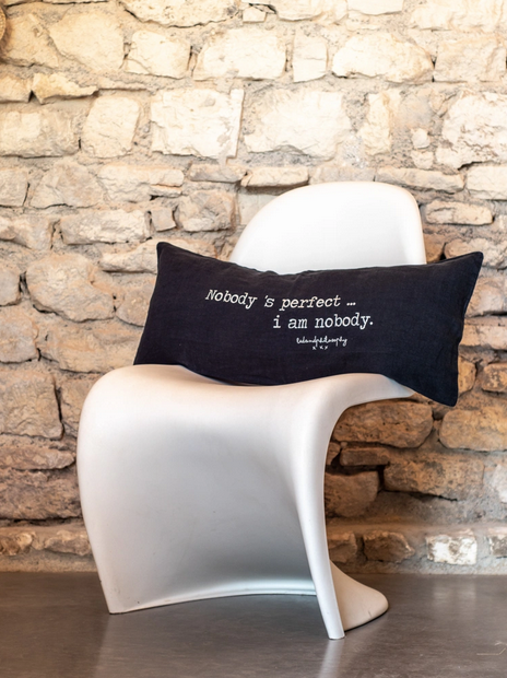 Coussin en lin "Nobody"