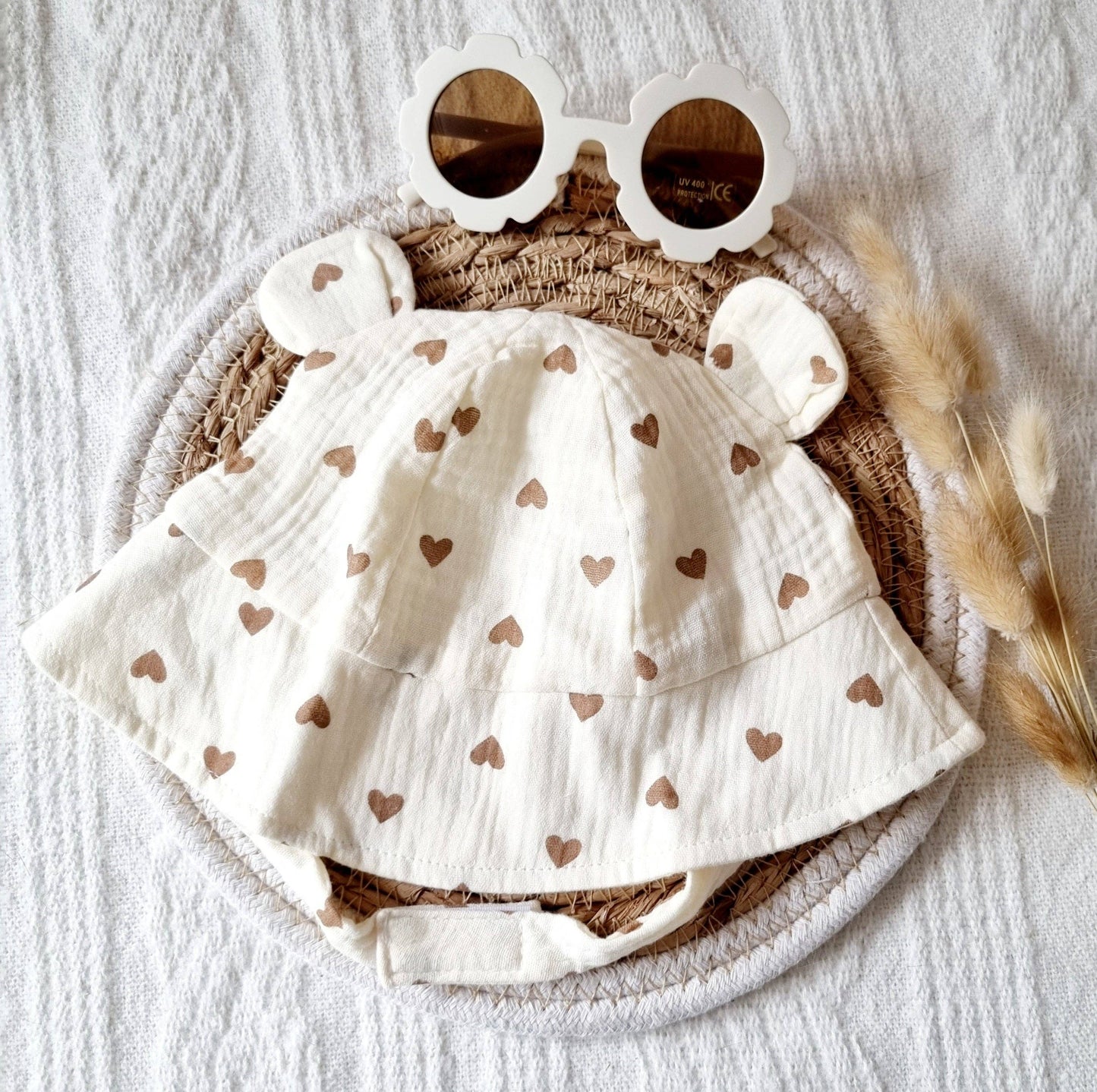 Bob en mousseline pour bébé - Beige avec cœurs